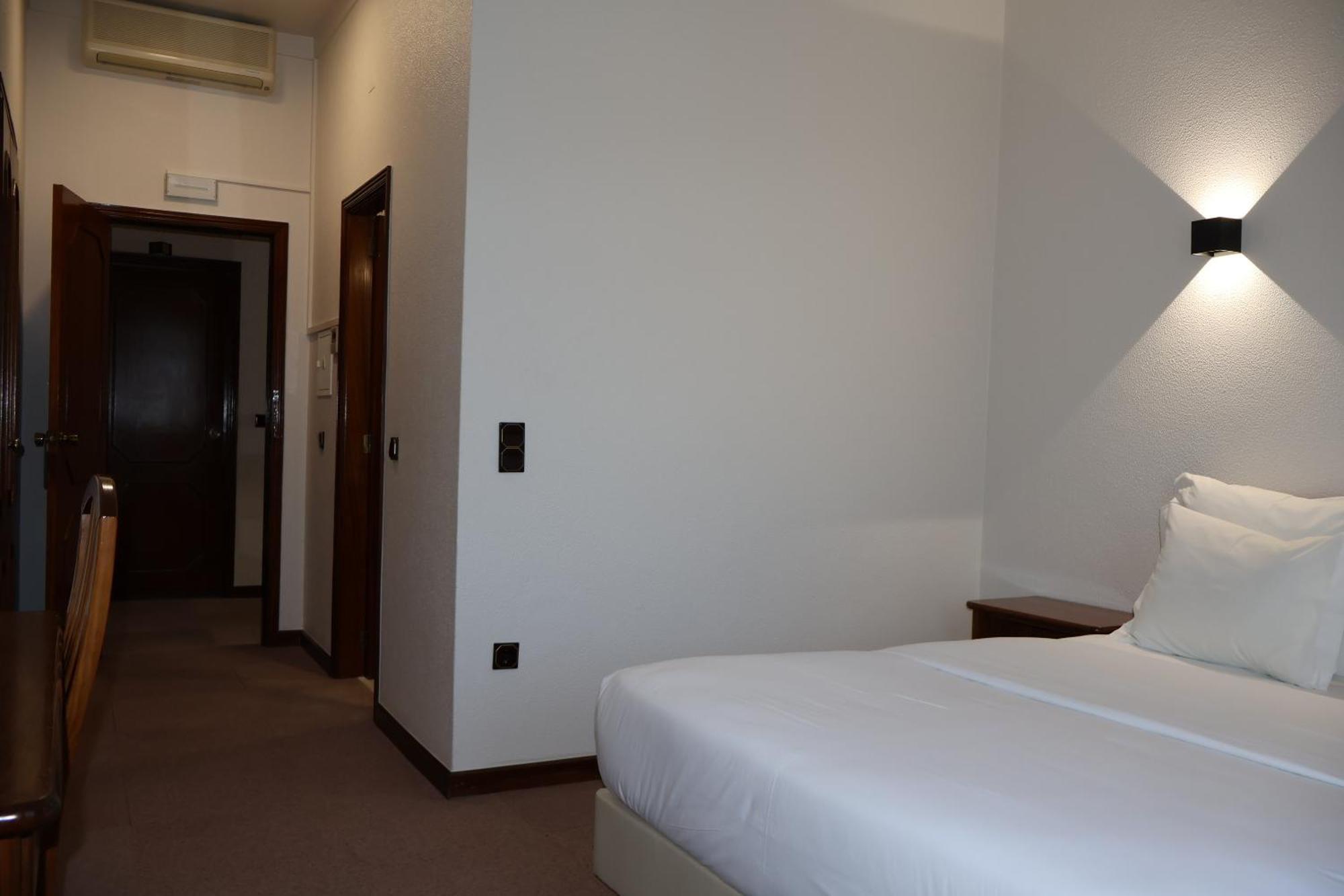 Hotel Santhyago Trofa Quarto foto